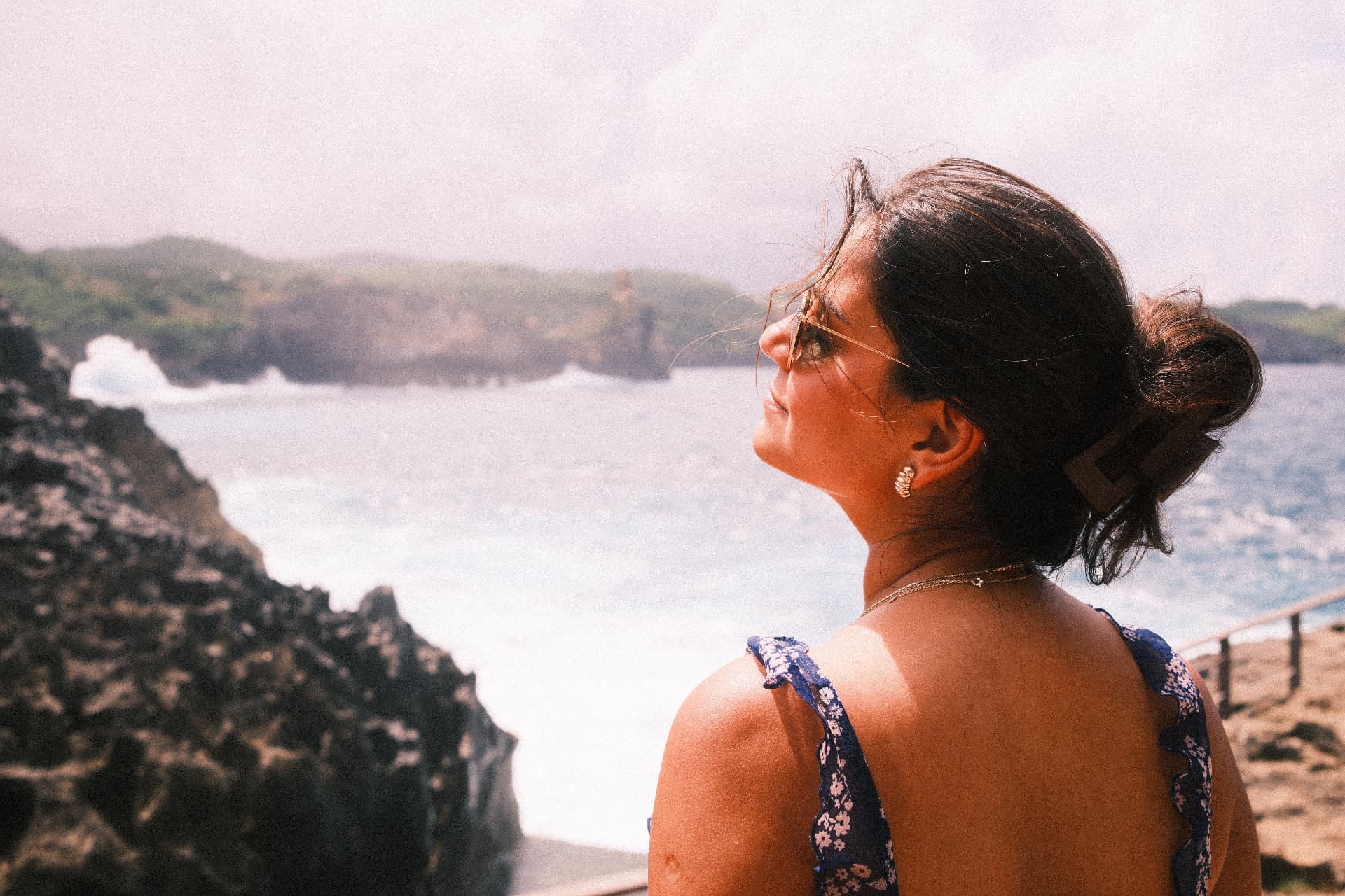 Dr. Jill Thaker in profile looking out at the ocean